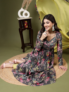 Ensemble Kurti tendance pour femme en Georgette, style bohème d'été, broderie miroir, coupe trapèze, lavable en machine, avec pantalon et dupatta - Product Image 5