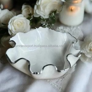 Cuenco de resina colorido Artesanía elegante para elevar la decoración de su hogar o servir como almacenamiento funcional - Product Image 1