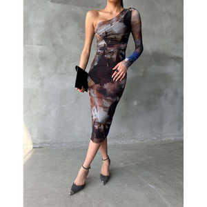 Vestido de Noche Beige de Tul con una Sola Manga - Product Image 3