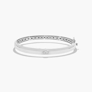 Bracelet manchette ovale en diamant avec sertissage fantaisie pour toutes les occasions - Product Image 1