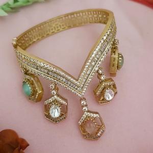 Elegante Juego de Collar con Piedras de Moissanita Chapadas en Oro de Alta Calidad, Estilo Tradicional para Bodas - Product Image 1