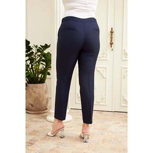 Pantalon en tissu bleu marine grande taille avec taille élastique et détail fendu à l'ourlet - Product Image 4