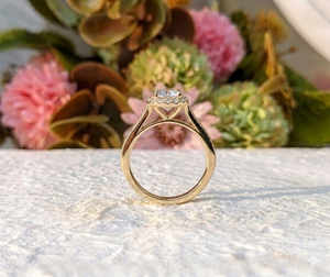 แหวนแต่งงานและหมั้นเพชรทรงรีเพาะเลี้ยงจาก Lurba Jewels ระดับความสะอาด VVS2 สำหรับผู้หญิง ทองคำขาว 14K แบบ 4 ก้าม - Product Image 4