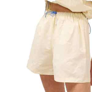 Ensemble coupe-vent zippé personnalisé pour femmes Survêtement Vêtements de sport à blocs de couleurs Ensemble court coupe-vent pour femmes - Product Image 3