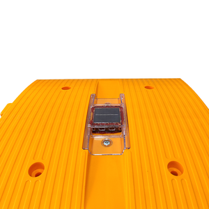 Reductor de Velocidad con Luz Intermitente 50 x 50 x 4.5 cm, Bump de Goma Reciclada para Exteriores, para Seguridad Vial - Product Image 3