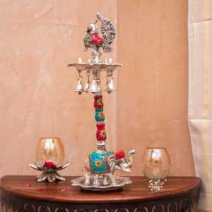 Diya Tradicional con Diseño de Elefante y Pavo Real, con Detalles de Cuarzo Mandarina y Lapislázuli para las Festividades de Diwali - Product Image 5