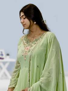 Elegante conjunto de salwar kameez de 3 piezas con hermosa dupatta y pantalón reversible para fiestas. - Product Image 4