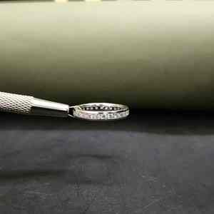 Anillo de Eternidad de Diamantes de Oro Sólido de 18 Quilates, Patrón Único, Unisex, Moderno, Certificado por IGI para Toda Ocasión - Product Image 3