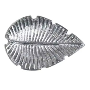 ถาดเสิร์ฟอาหารทรงรีพร้อมที่จับจานอลูมิเนียมชุบเงินพร้อมใบมีดีไซน์ - Product Image 6