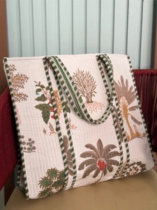 Sac fourre-tout en tissu de coton imprimé Le Souvenirs, doublure en toile, fermeture éclair, poches intérieures, taille 18 pouces - Design bohème vintage - Product Image 5