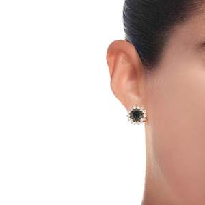 Boucles d'Oreilles Forme Ronde Halo Noir Et Diamant - Product Image 1
