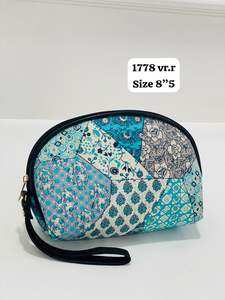 Nouvel arrivage de sac fourre-tout Rajasthani en tissu de coton multicolore fait à la main pour femmes sac à main fantaisie avec inspiration tribale - Product Image 4