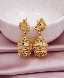 Pendientes Jhumki de Oro de 14K, 18K y 24K al por Mayor, Pendientes Colgantes de Moda, Pendientes Jhumki Tradicionales de Latón Chapados en Oro - Product Image 1