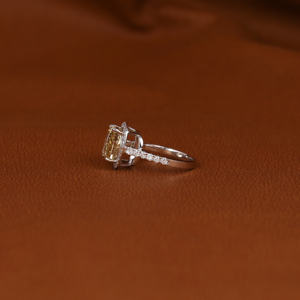 Anillo de compromiso clásico chapado en oro sólido de 14 quilates, anillo de compromiso con certificación IGI glamoroso, anillos finos con corte de cojín amarillo - Product Image 2