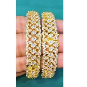 กำไลสองชุดสำหรับผู้หญิงสำหรับสวมใส่ในงานแต่งงานดีไซน์สุดพิเศษเคลือบทองด้วยหินโฆษณา - Product Image 1