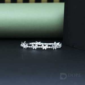 Pulsera de diamantes mariposa para mujer en oro macizo de 18kt con diseño exclusivo y para cada destino - Product Image 4