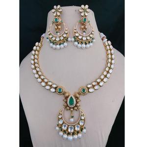Collier Kundan de qualité supérieure en plaqué or avec boucles d'oreilles pour femmes Bijoux de créateur pour la collection de vêtements de mariage - Product Image 1