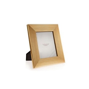 Élégant cadre photo en bois fabriqué à la main avec des détails d'inspiration vintage et une construction en bois massif pour la durabilité - Product Image 1