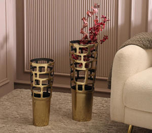 Vases contemporains en acier inoxydable fabriqués à la main conçus uniquement pour les intérieurs chics Style moderne pour chaque maison - Product Image 1