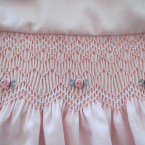 Vestido de lino suave hecho a mano para niñas pequeñas, estilo informal para el primer cumpleaños de niños pequeños, OEM hecho en Vietnam - Product Image 4