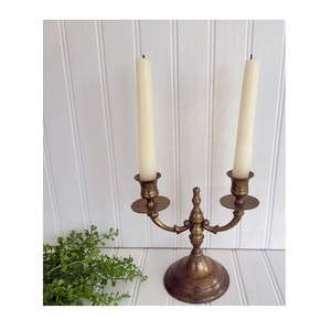Candélabre en métal au design complexe, parfait pour les maisons vintage, ambiance romantique, décoration de table et événements festifs - Product Image 4