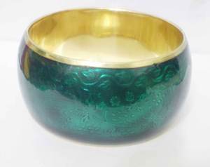 Brazalete de Cobre Chapado en Oro de Lujo para Mujer, Diseño Floral en Relieve Único, Brazalete de Metal Sólido Ancho, Elegante - Product Image 1