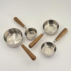 ถ้วยตวงสแตนเลส 202 พร้อมด้ามจับไม้กระถิน ช้อนตวงพร้อมช้อนปรุงรสแบบมีขีดบอกปริมาณ - Product Image 2