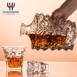 Carafe à whisky en cristal gravée et verre avec logo personnalisé dans une boîte cadeau en bois pour homme, <span class=keywords><strong>patron</strong></span>, père - Product Image 5