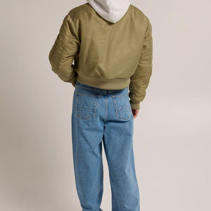 2025 Precios de fábrica OEM Chaqueta de bombardero para mujer Chaqueta de abrigo acolchada Casual transpirable Hecho en Pakistán Chaquetas de bombardero para mujer Ropa de calle - Product Image 5