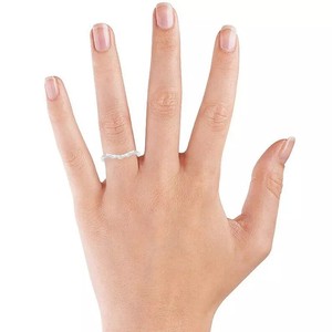 Anillo de Compromiso y Matrimonio para Mujer con Diamante Cultivado en Laboratorio de 0.05CT, Diseño Floral Curvo en Filigrana, Plateado en Platino sobre Plata de Ley, Hecho a Mano - Product Image 5