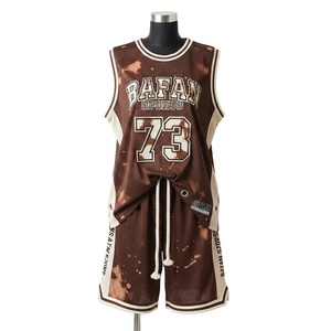 Ensemble de basket-ball pour femmes : maillot et short en tissu polyester mesh de haute qualité 180 GSM avec panneaux latéraux sublimés - Product Image 1