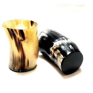 Tasses en verre de corne naturelle personnalisées de haute qualité fabriquées à la main sculptées classiques pour la vente en gros directe de vin et de bière pour la maison et les hôtels - Product Image 1