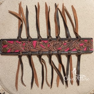 Bracelet en cuir repoussé personnalisé manchette en cuir sculpté Bracelet à franges fait à la main style bohème manchette en cuir véritable cadeau pour femmes - Product Image 1