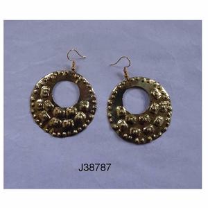 ต่างหูห้อยห่วงทองเหลืองสีทองสำหรับผู้หญิงมีรายละเอียดลูกปัดลายนูนแบบคลาสสิกสำหรับปาร์ตี้ - Product Image 3