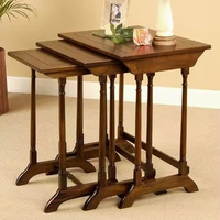 Ensemble de table gigogne en bois avec finition lisse idéal pour table basse de salon et support d'angle