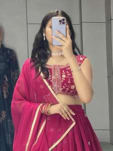 Vêtements de mariage de créateur de qualité supérieure Fil à broder exclusif en georgette lourde et séquence de travail Lehenga Choli - Product Image 6