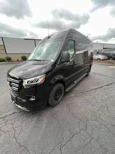 Véhicule d'occasion Ranger Van 2022-2024, automatique, conduite à gauche, sièges en cuir, propulsion arrière, caméra 360°, 5 places, toit ouvrant, camping, 4.5L V8 - Product Image 2