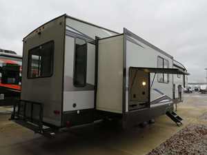 F-O-R-E-S-T R-I-V-E-R C-H-E-R-O-K-E-E A-R-C-T-I-C W-O-L-F 3-6-6-0-S-U-I-T-E d'occasion 2022 à vendre - Product Image 4