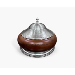 Casserole de Chapati en bois de qualité supérieure de concepteur d'art créatif moderne avec le couvercle supérieur et la base polis brillants argentés en métal - Product Image 1