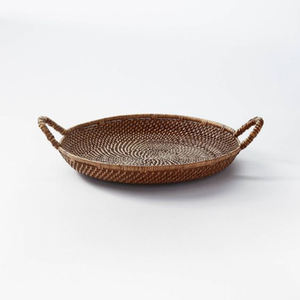 Ensemble de 2 plateaux ronds faits à la main en rotin avec design tissé, parfaits pour l'hôtel, le restaurant et la maison. - Product Image 6