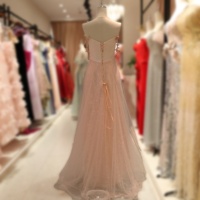 Gaun Prom Merah Muda Tanpa Tali Model Oversized dengan Hiasan Mawar 3D Kristal Rumbai Payet Tulle Gaun Malam Ukuran Besar Custom Grosir