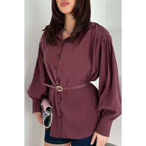 เสื้อเชิ้ตโมดอลสีพลัมพร้อมดีเทลเข็มขัด - สีพลัม - Product Image 3