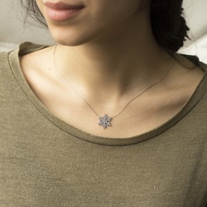 Pendentif en zircon transparent à motif flocon de neige, bijoux en argent sterling 925 faits à la main en Turquie, vente en gros - Product Image 2