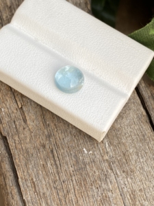 พลอยคาโบชองทรงกลมสีฟ้าอมเขียวธรรมชาติที่สวยงามอัญมณีหลวมมีความมันวาวเหมาะสำหรับทำเครื่องประดับ2.34กะรัต - Product Image 3