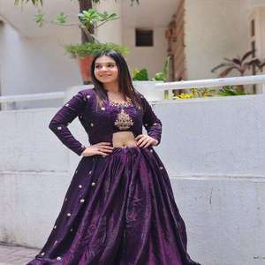 Conjunto de Lehenga Choli con Top Corto para Mujer, con Chal a Juego y Falda Larga con Vuelo, para Bodas y Fiestas - Product Image 1