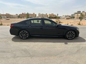 2018 BMW 720 Twin Turbo พาวเวอร์มือสอง AWD Drive พร้อมการควบคุมความเร็ว ACC ขนาดยาง R19เบาะหนังภายในสีดำพวงมาลัยซ้าย - Product Image 3