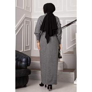 Vestido de punto estampado con cuello redondo gris - Product Image 1