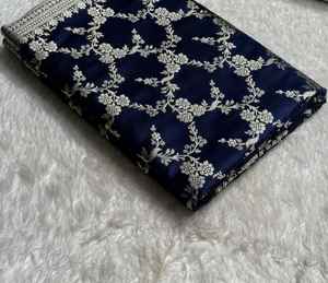 Sari Tradicional de Mujer con Borde Tejido a Mano - Seda Mashru Suave, de Secado Rápido, Protección Solar, para Todas las Estaciones, para Uso Religioso - Product Image 6