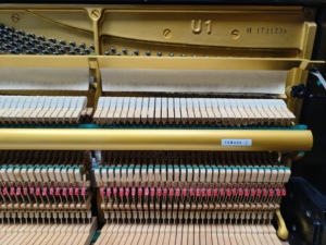 Piano Vertical Yamaha U1H en Excelente Estado, Afinado por Expertos, Calidad Garantizada, Piano Usado de Calidad, Elección Ideal 1731236 - Product Image 6