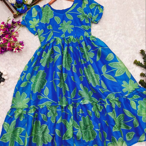 Une robe longue d'été parfaite avec imprimé floral - Product Image 1